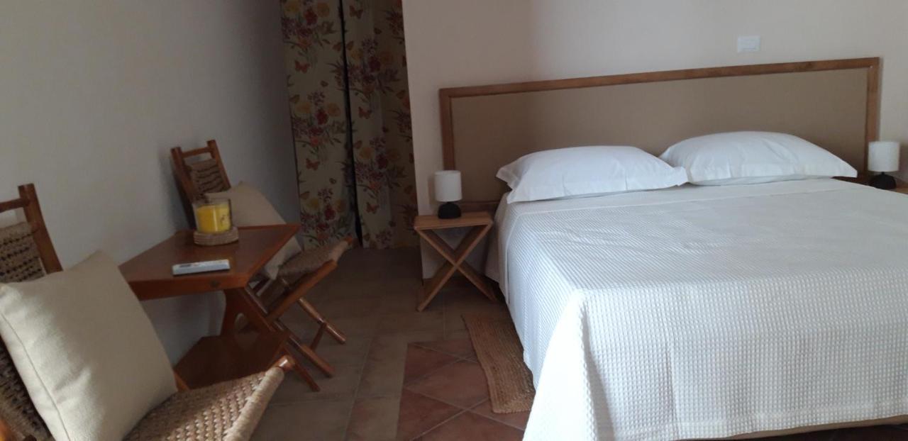 Cottage La Roccia Merine Exterior photo
