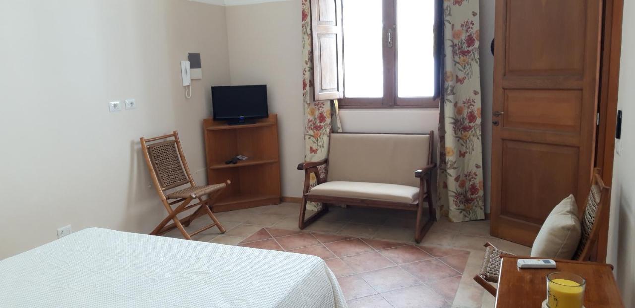 Cottage La Roccia Merine Exterior photo