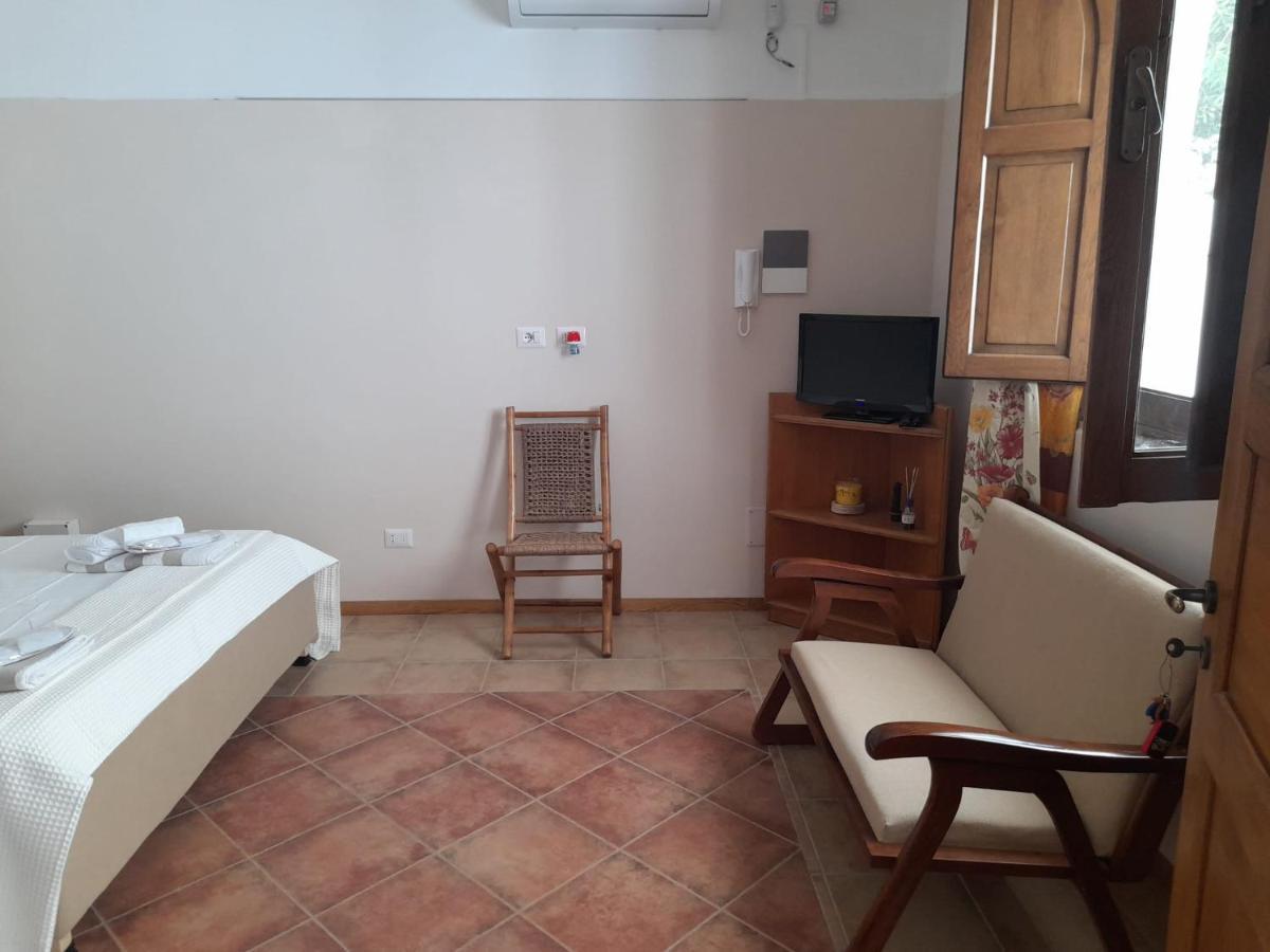 Cottage La Roccia Merine Exterior photo